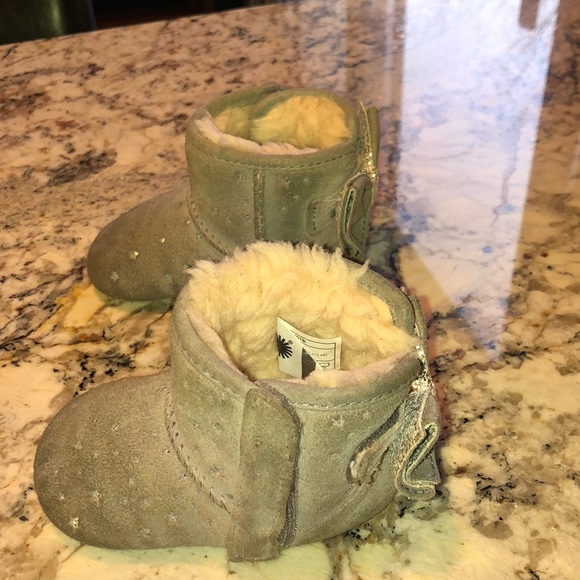 ๐HP๐ UGG Jesse Bow Starry Lite baby boots - Picture 2 of 10